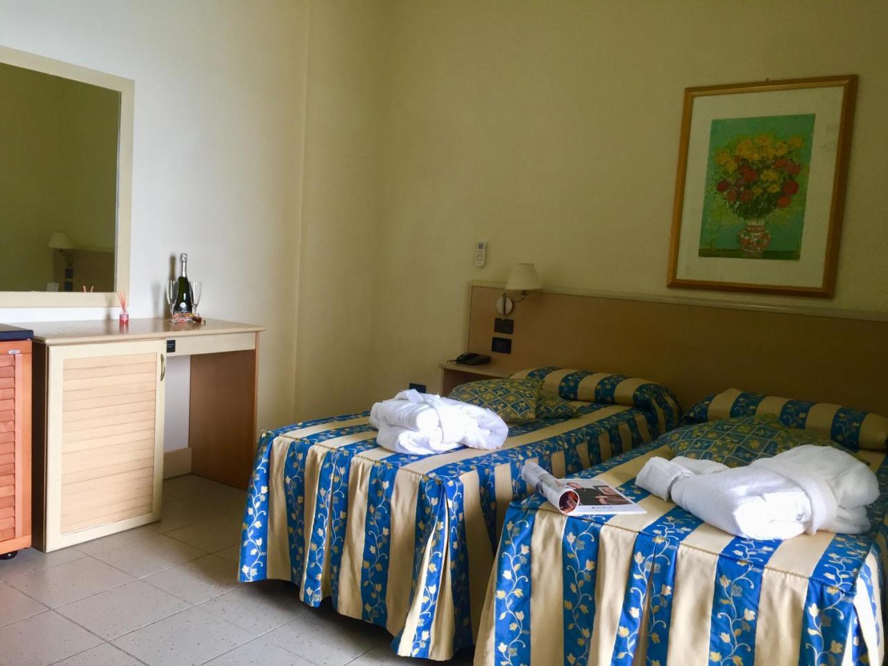 Sea Palace Hotel Fuscaldo Esterno foto